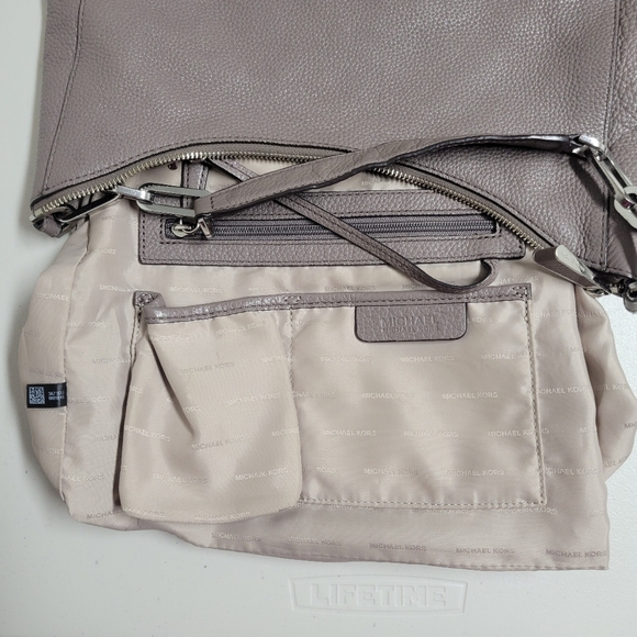 Michael Kors Matilda Leather Shoulder Bag. - Picture 10 of 16